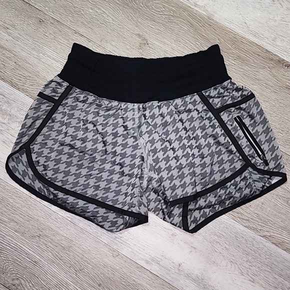 Lululemon Tracker shorts size 4 - Picture 1 of 8